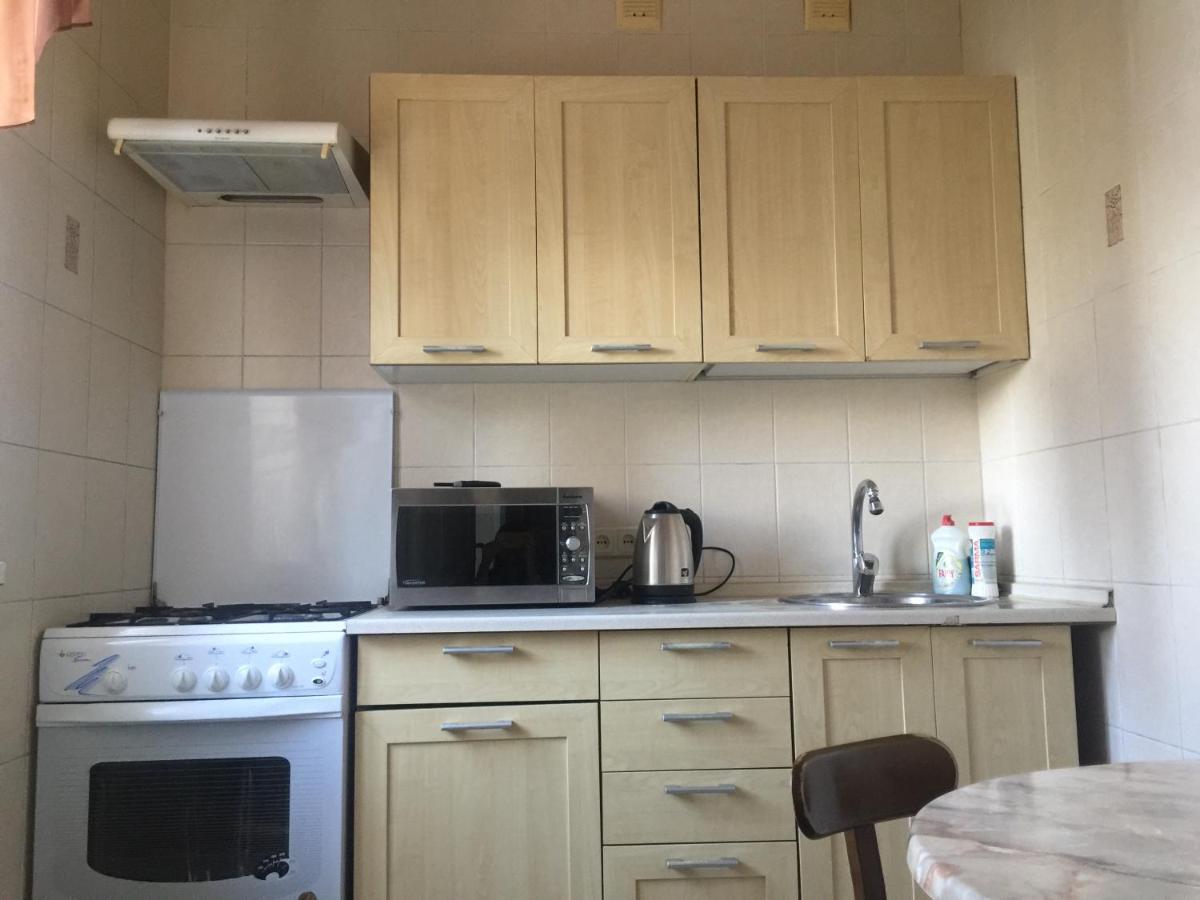 Apartment Near Train Station And Close To City Center Kyiv Exterior photo